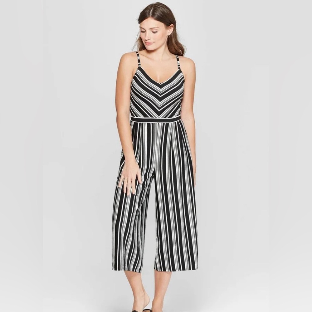 Exhilaration Grey and White striped Romper Sz S
